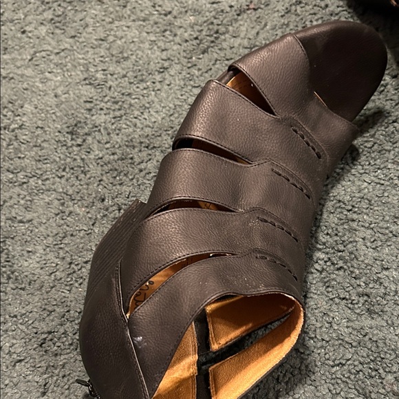 Natural Soul Black Strappy Sandals - Picture 5 of 7